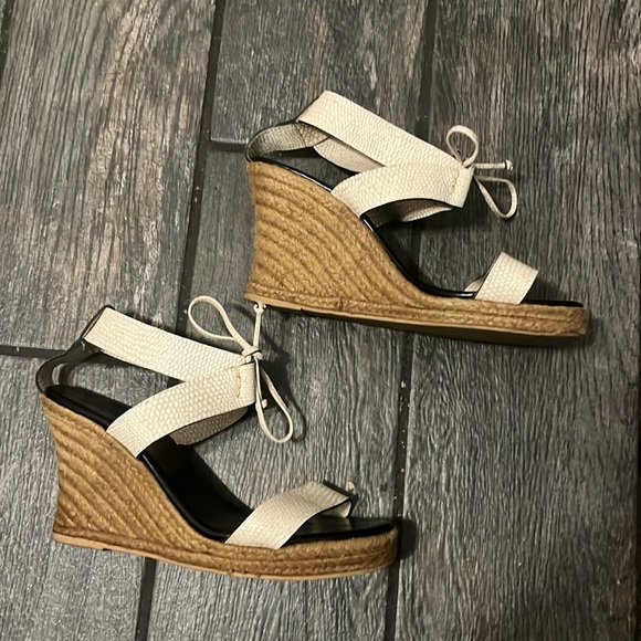 Mara Wedge - Picture 2 of 3